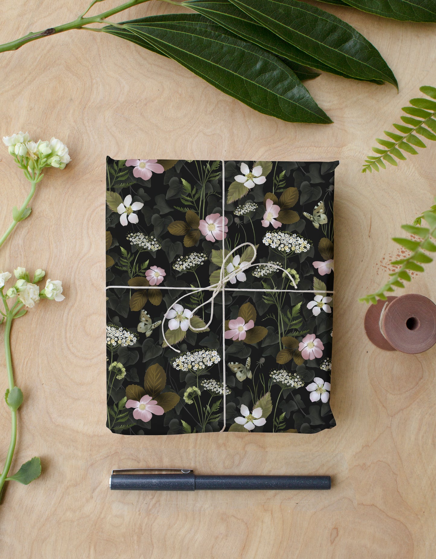 Bramble Floral Wrapping Paper in Evergreen - 5 Sheets